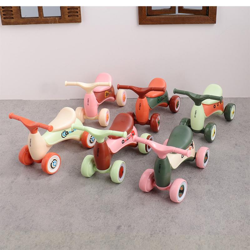 Kids Toys Scooter - Zufälliges 1-teiliges Simulations-Miniatur-Niedliches Kinder-Balance-Auto, Vierrädriger Baby-Rutschroller,